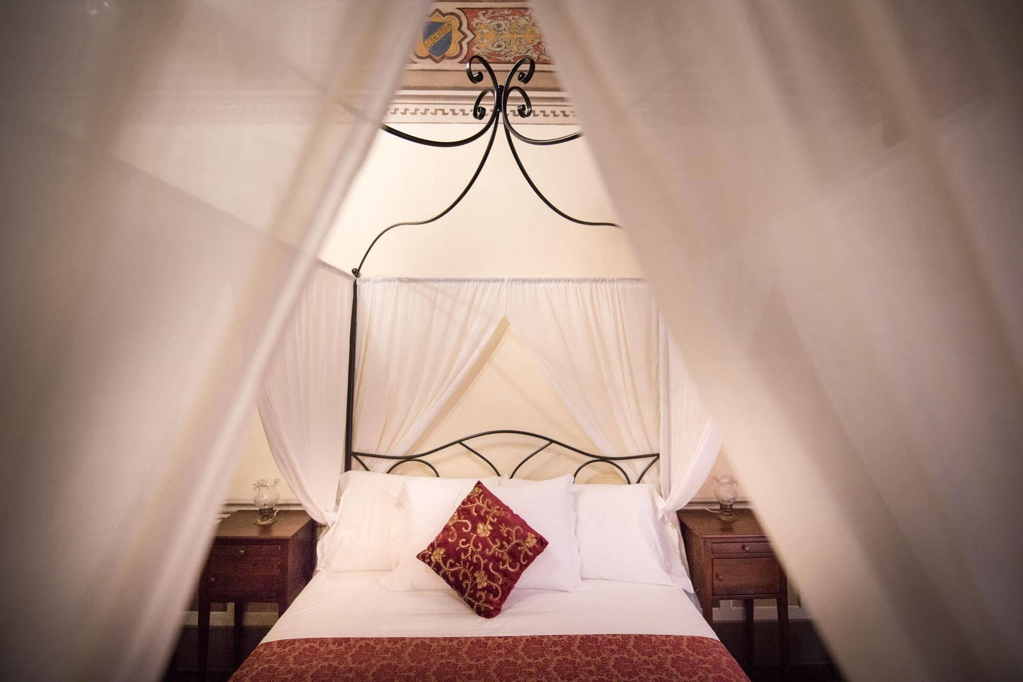 All'Ombra Della Torre Only Rooms Сиена Екстериор снимка