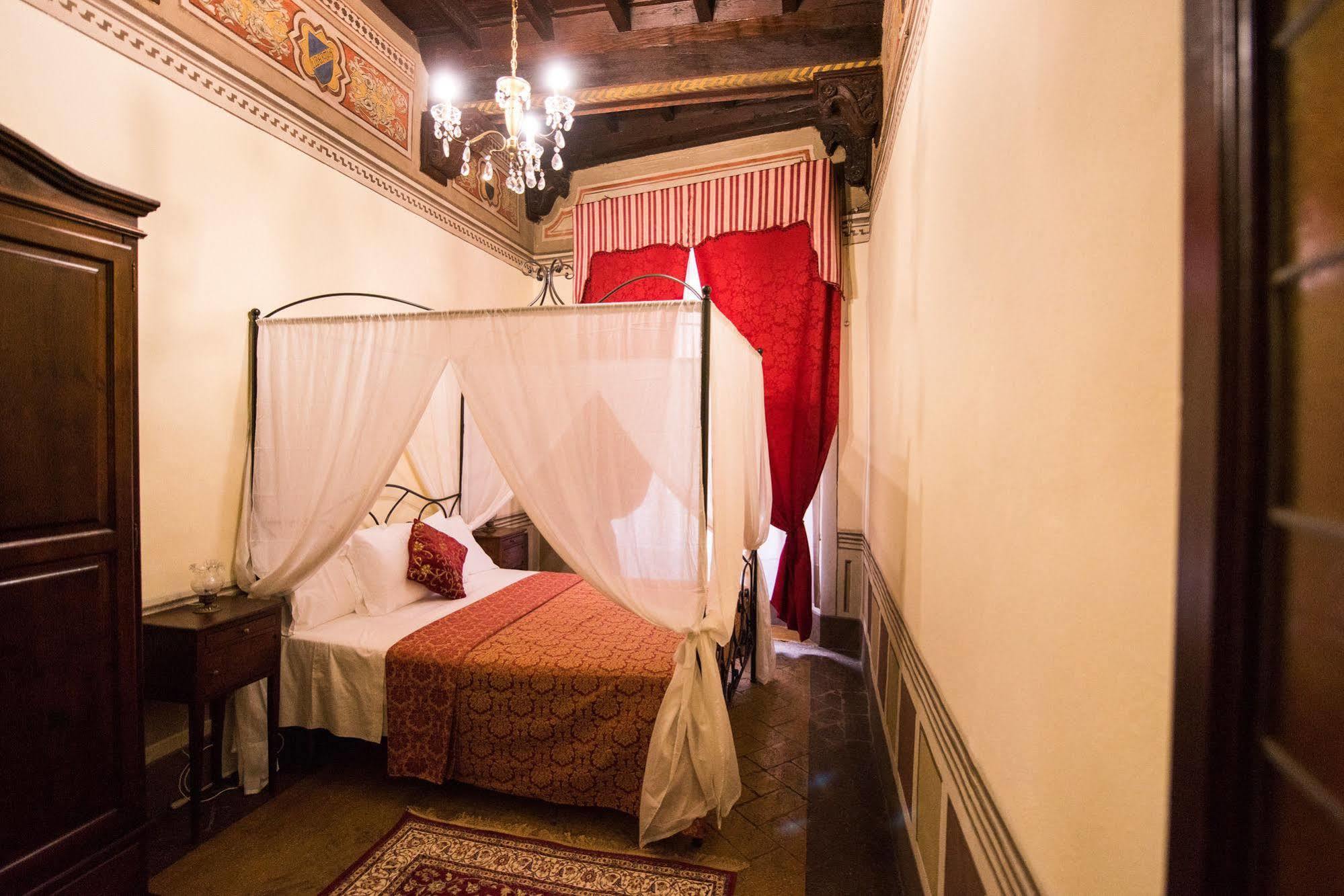All'Ombra Della Torre Only Rooms Сиена Екстериор снимка