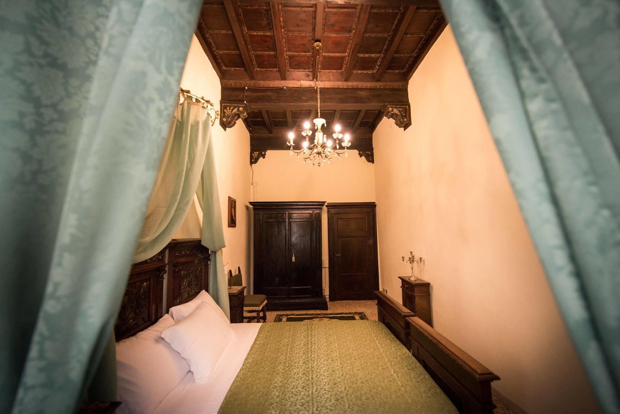 All'Ombra Della Torre Only Rooms Сиена Екстериор снимка