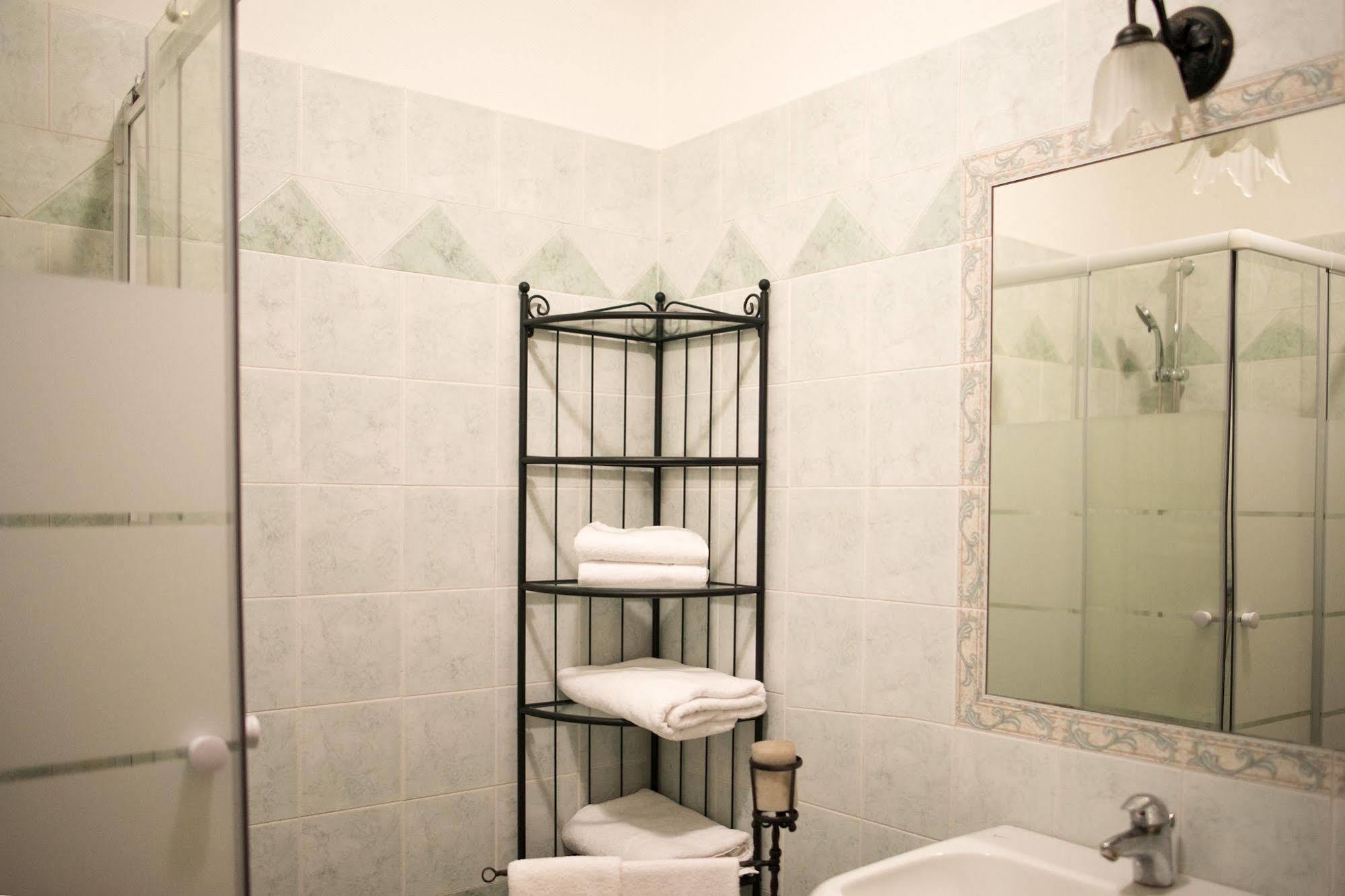 All'Ombra Della Torre Only Rooms Сиена Екстериор снимка